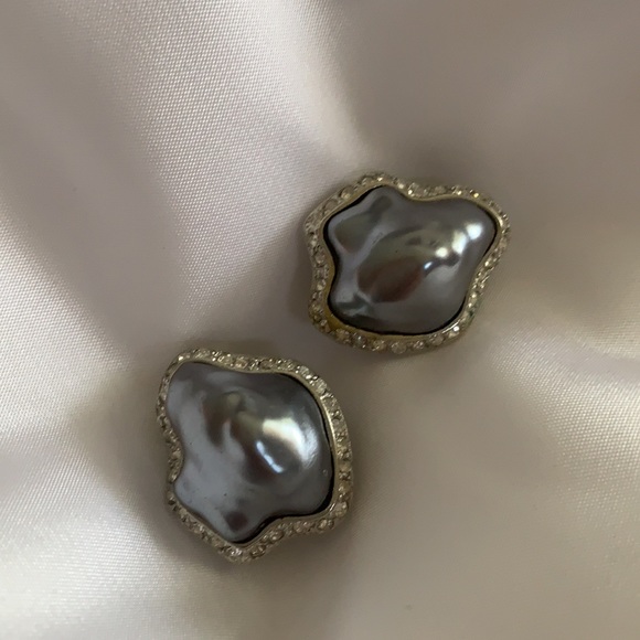 Kenneth Jay Lane pearl Vintage Deco Inspired Mabé Pearl Earrings clip earings - Picture 13 of 13
